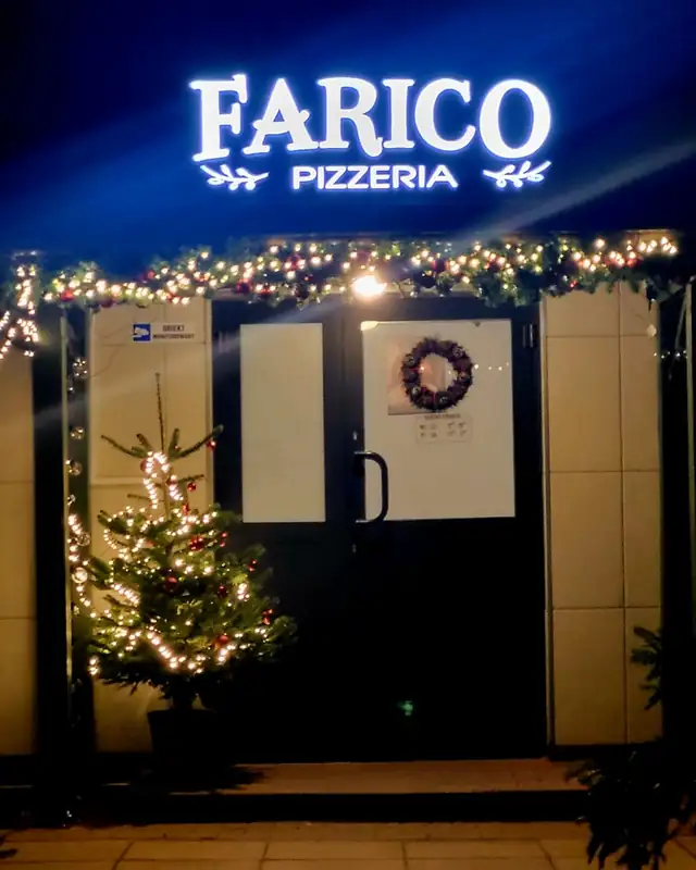Neon nad wejściem